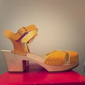 Yellow Shoe